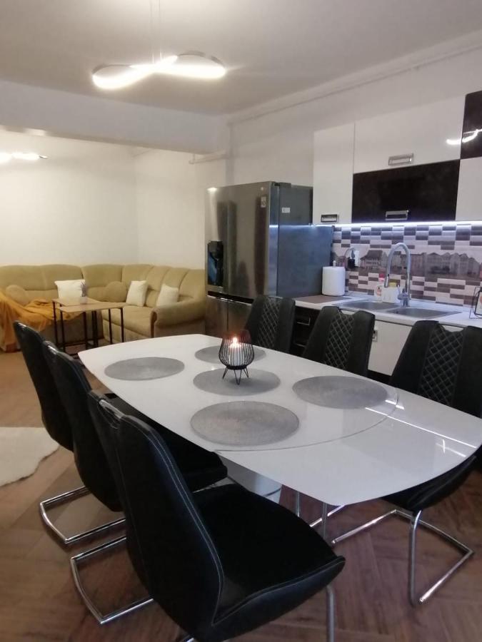 Iris Vivo Mall Apartment